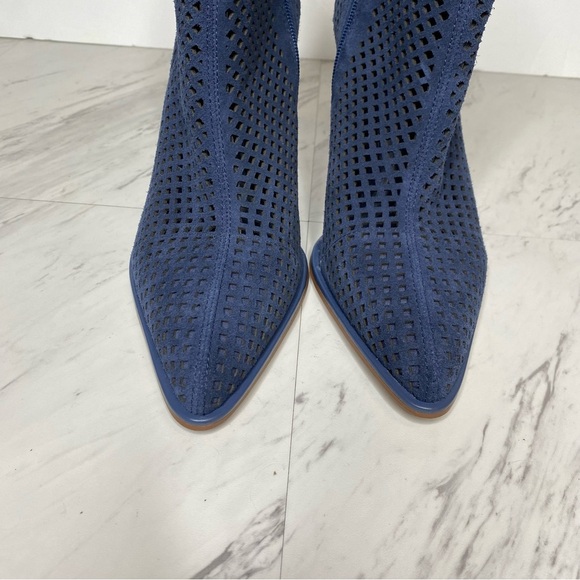 Vince Camuto Yolandal Blue Cutout Suede Pointy Toe Heeled Bootie 9M - Picture 10 of 15
